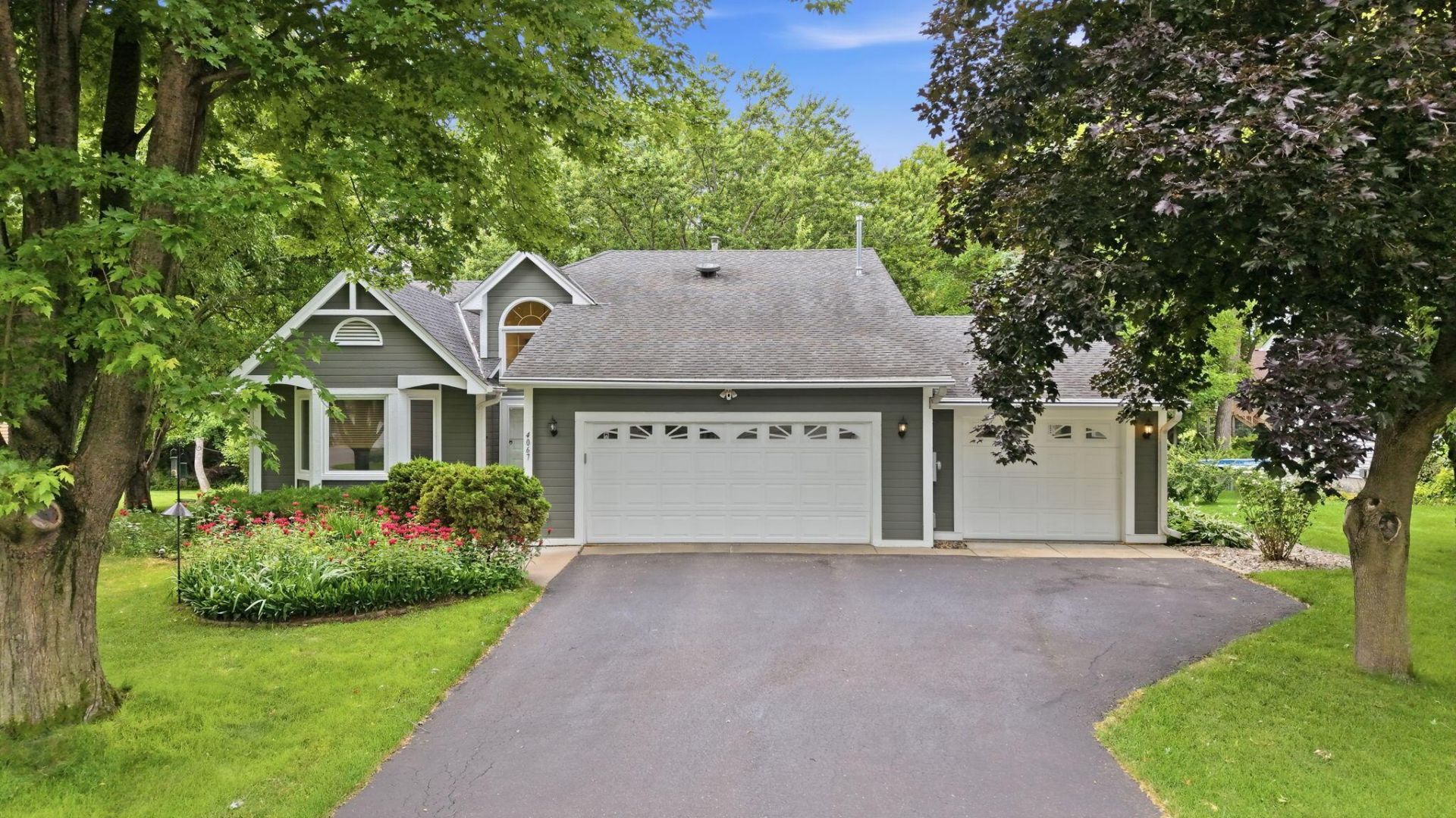 4067 Stockdale Drive, Vadnais Heights, MN 55127
