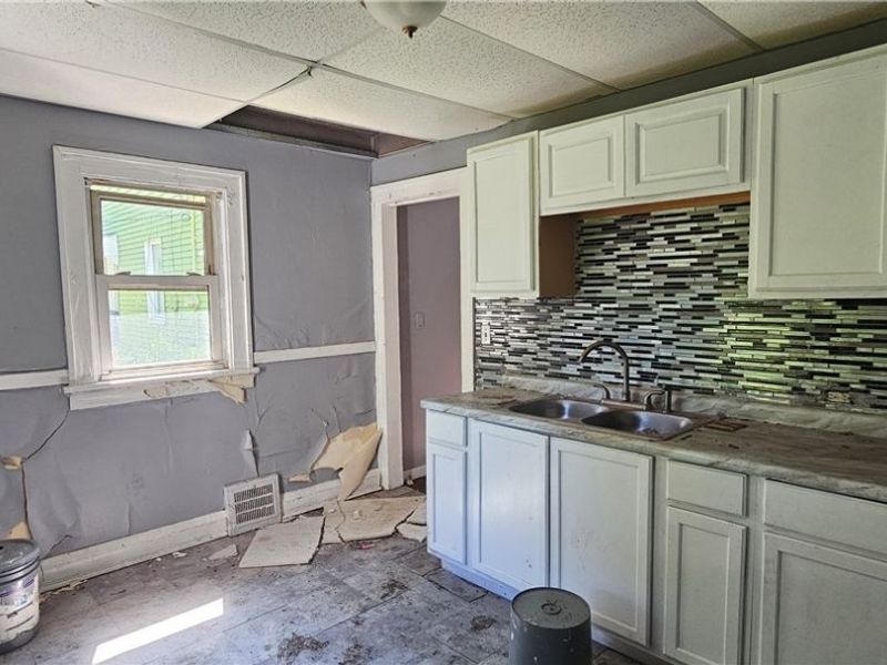 7705 New York Avenue, Cleveland, OH 44105 Photo 4