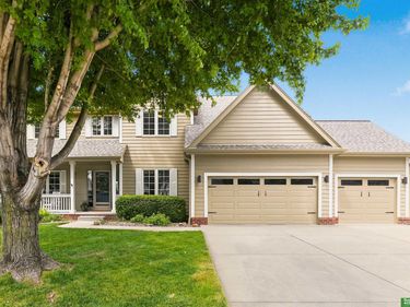 1910 Greyson Drive, Papillion, NE 68133