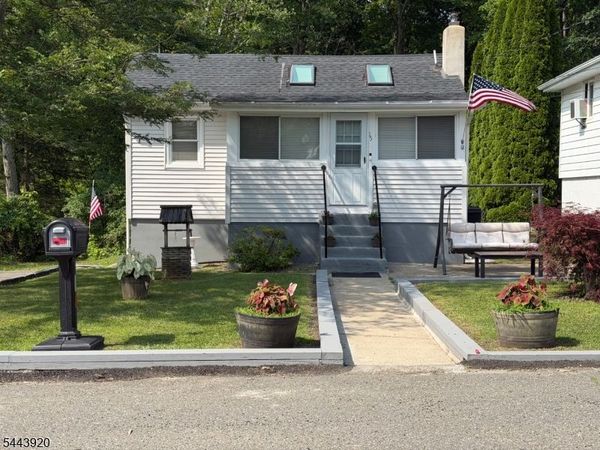 15 Kentucky Ave, Jefferson, NJ 07849