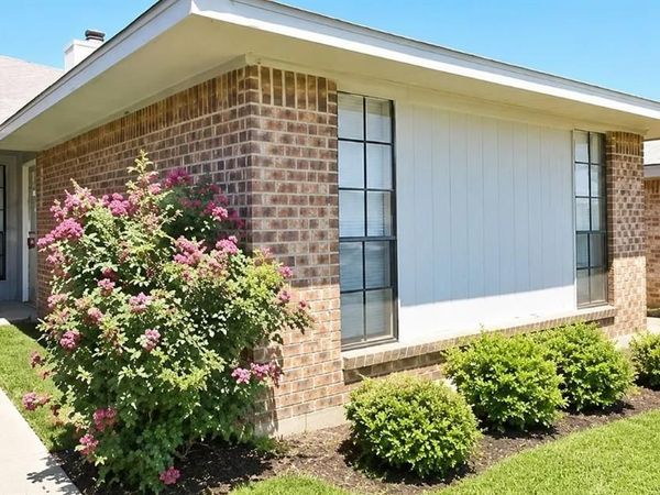 1915-1917 Spindletop Drive , Duncanville, TX 75137