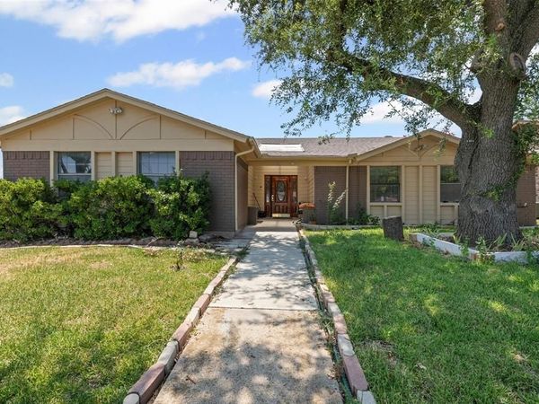 100 Countryside Drive, Arlington, TX 76014