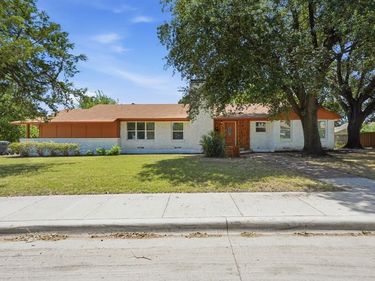 2626 Crest Avenue, Dallas, TX 75216