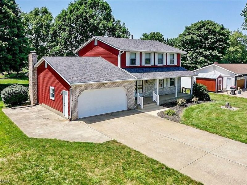 11937 Basswood Avenue NW, Uniontown, OH 44685 Photo 2