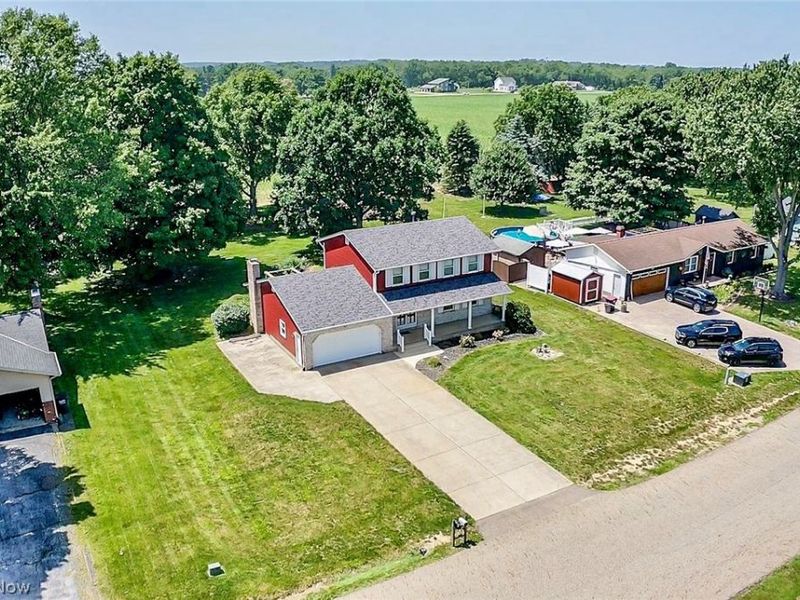 11937 Basswood Avenue NW, Uniontown, OH 44685 Photo 4