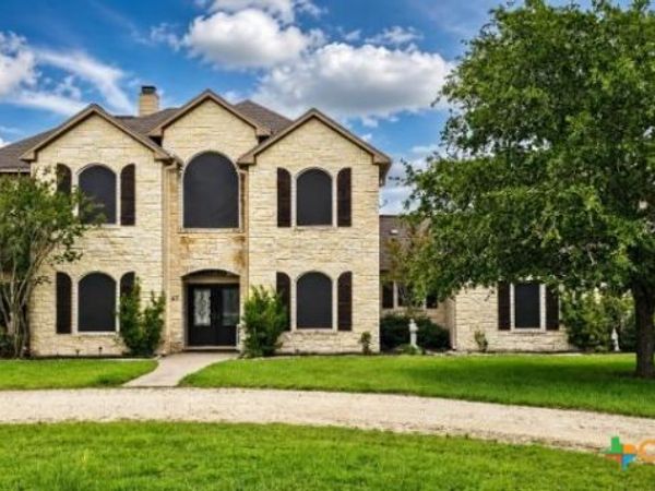 67 County Road 132b , Hallettsville, TX 77964