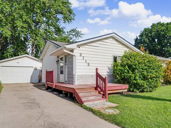 3715 Knoll Ridge Drive, Cedar Falls, IA 50613