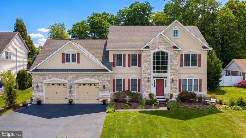 520 DUQUESNE ROAD, YORK, PA 17402