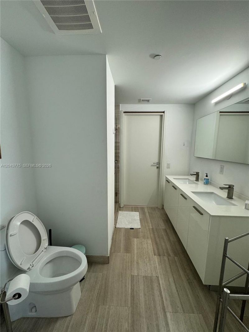 1300 Brickell Bay Dr, Unit 901, Miami, FL 33131 Photo