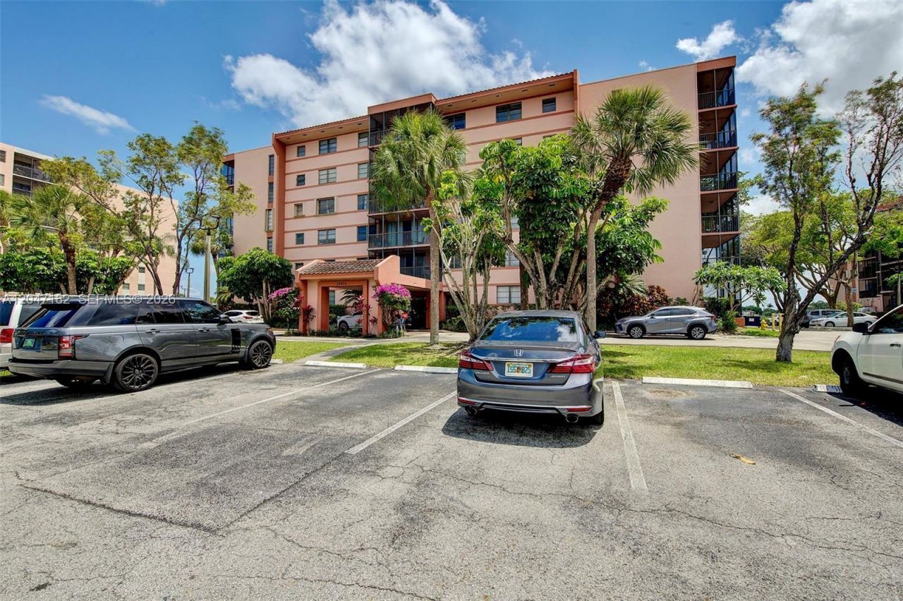 20850 San Simeon Way , Unit 506-5, Miami, FL 33179 Photo