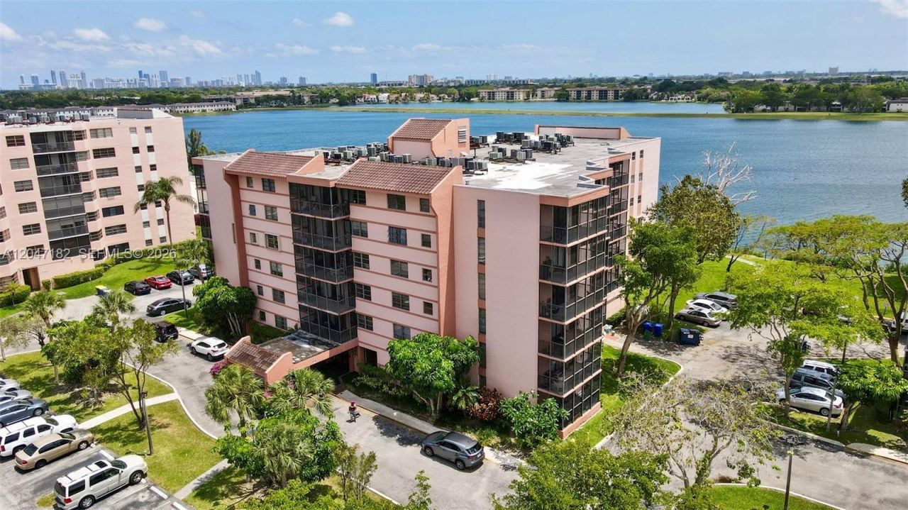 20850 San Simeon Way , Unit 506-5, Miami, FL 33179 Photo