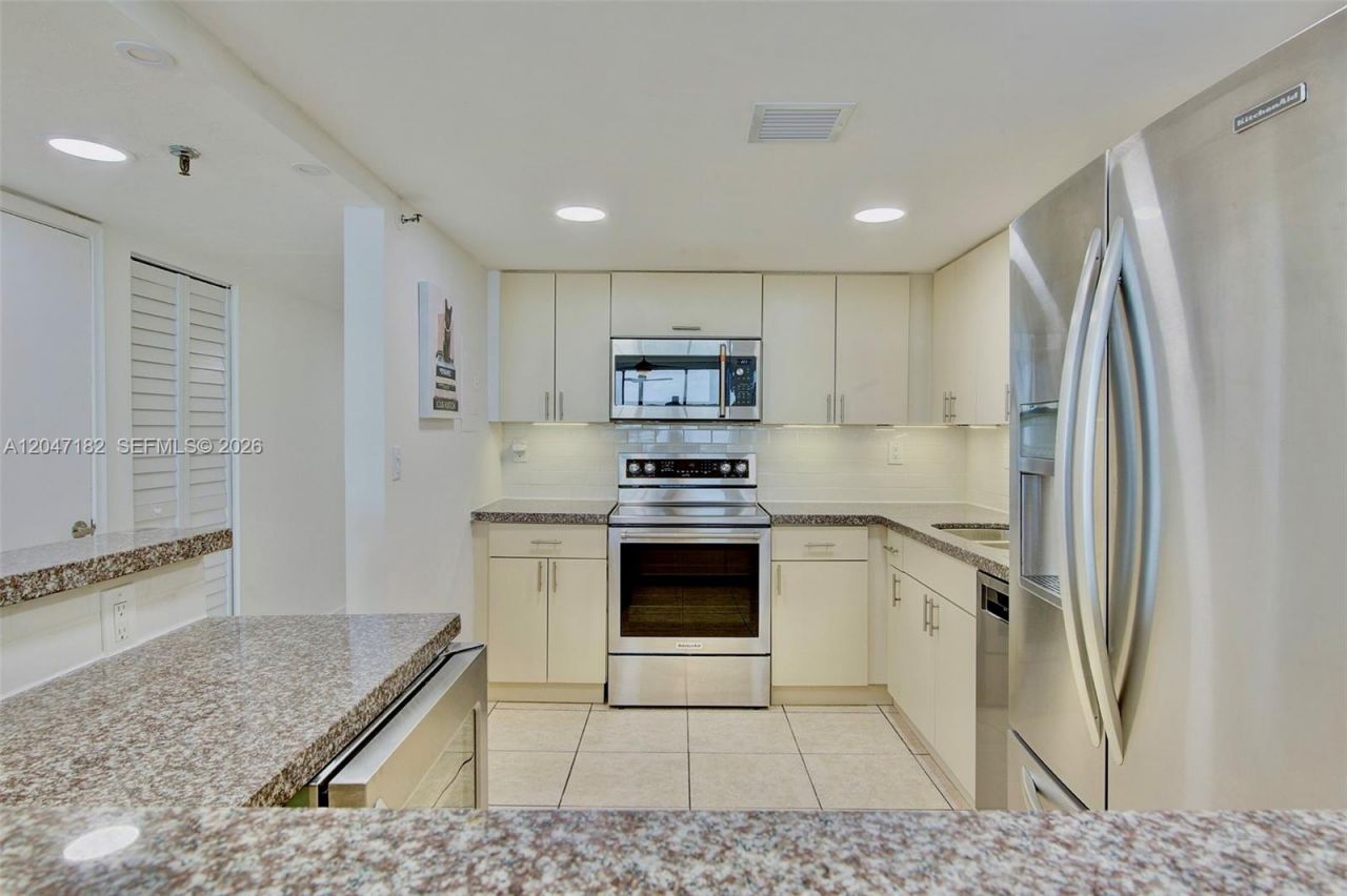 20850 San Simeon Way , Unit 506-5, Miami, FL 33179 Photo