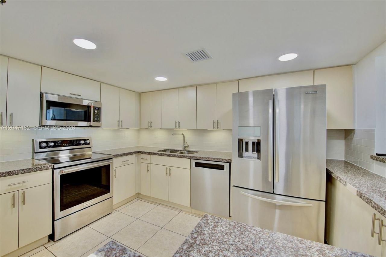 20850 San Simeon Way , Unit 506-5, Miami, FL 33179 Photo