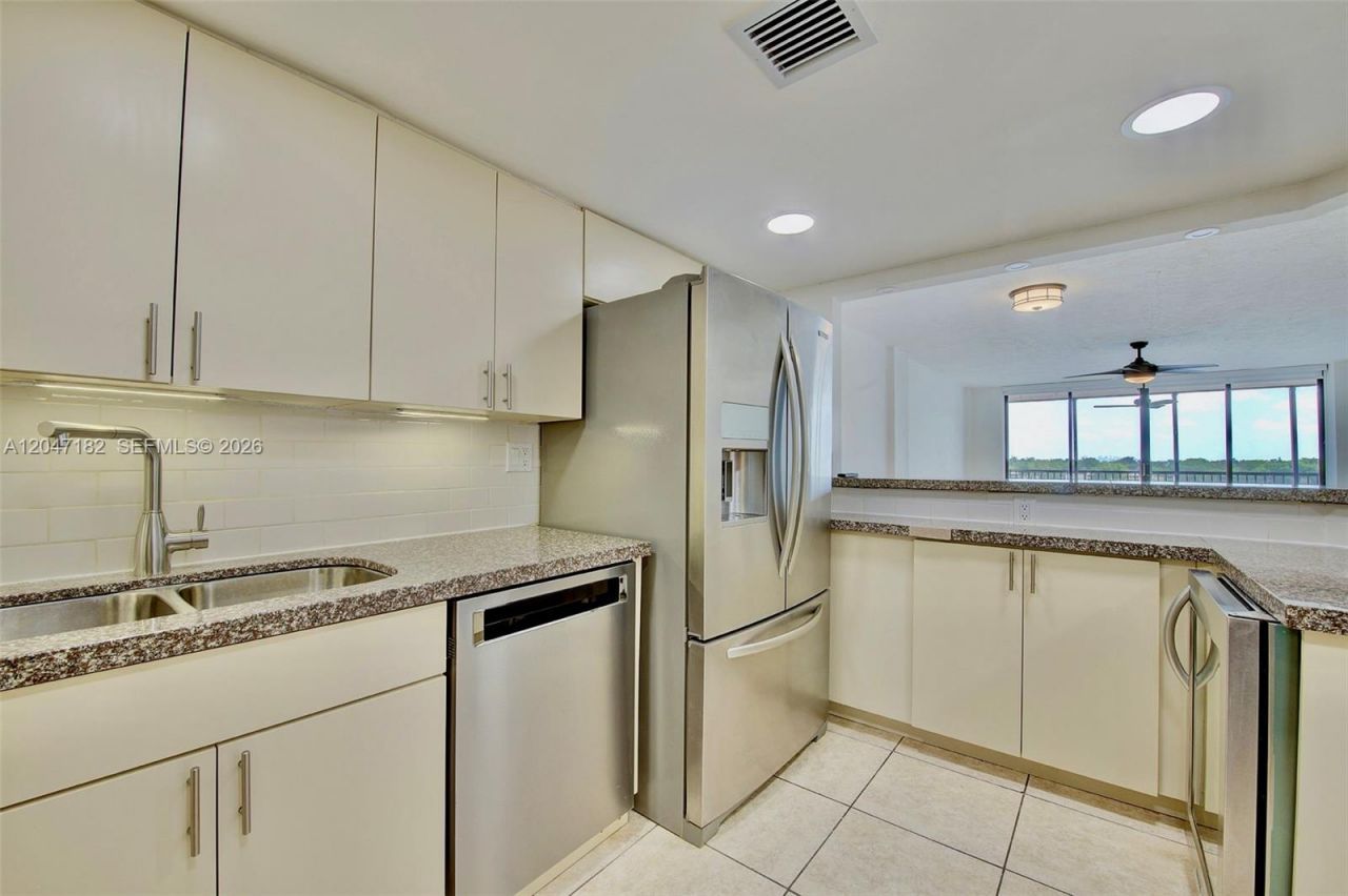 20850 San Simeon Way , Unit 506-5, Miami, FL 33179 Photo