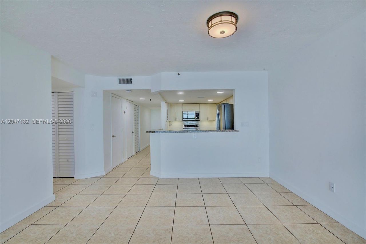 20850 San Simeon Way , Unit 506-5, Miami, FL 33179 Photo