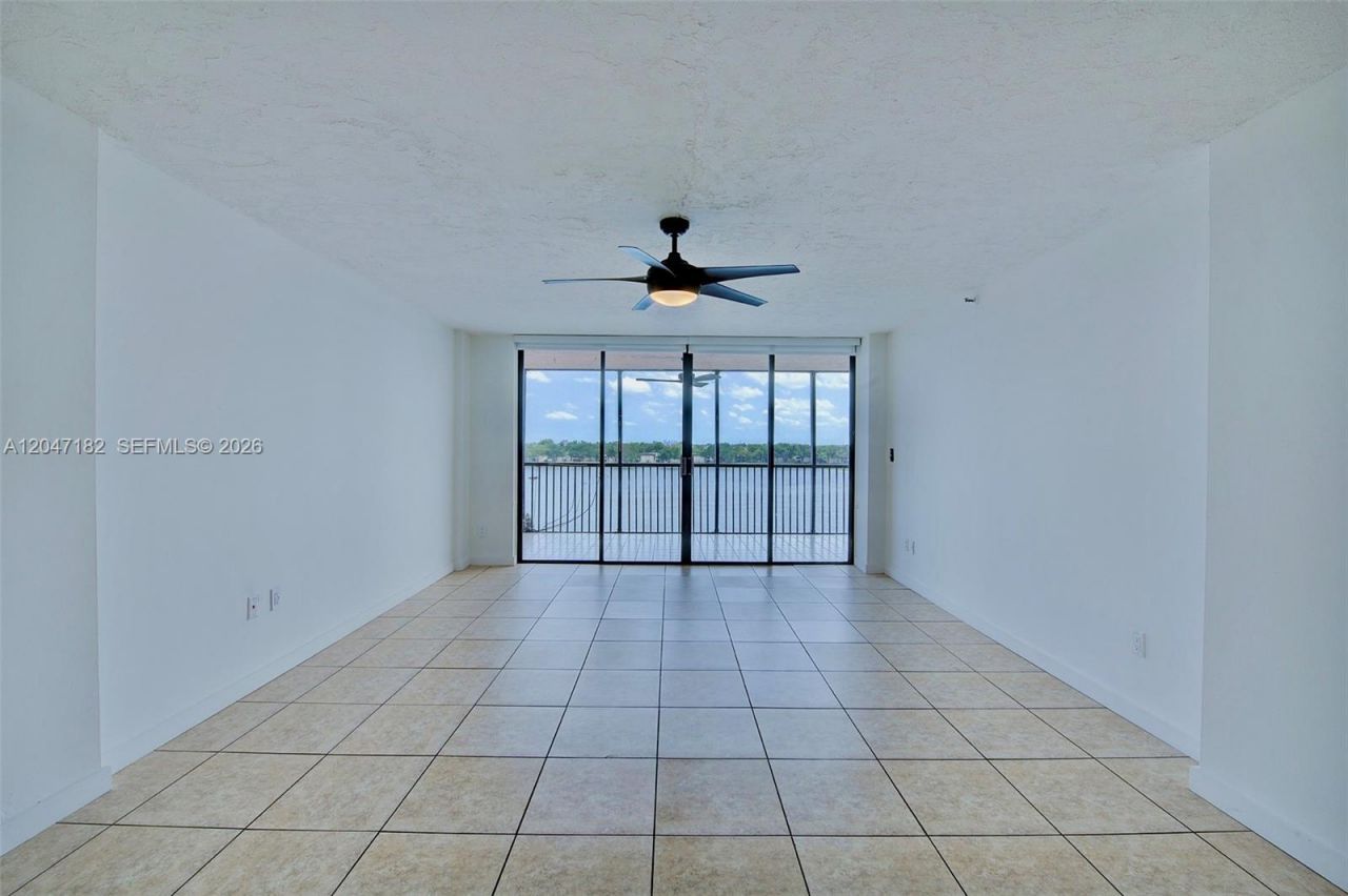 20850 San Simeon Way , Unit 506-5, Miami, FL 33179 Photo