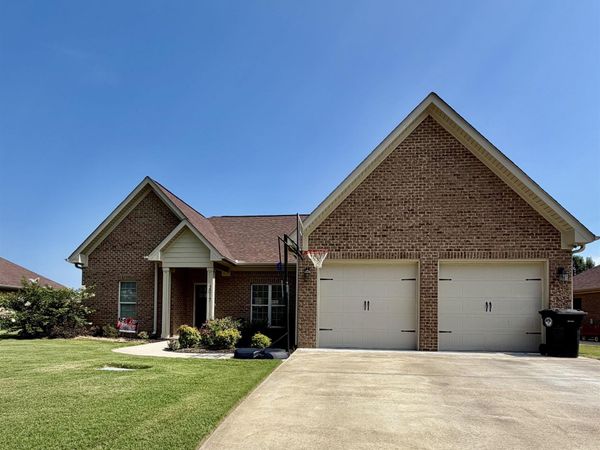 2017 Rosedale St, Muscle Shoals, AL 35661
