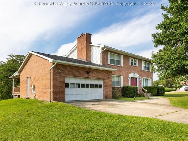 502 Sunnybrook Drive, Hurricane, WV 25526