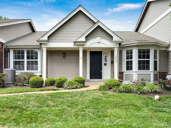 15809 Kersten Ridge Dr, Chesterfield, MO 63017