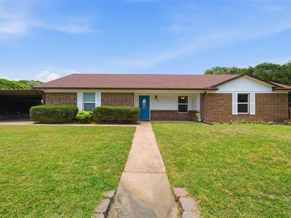 308 Oakwood Lane, Hewitt, TX 76643