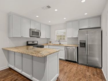 2725 Wayside Avenue, Fort Worth, TX 76110