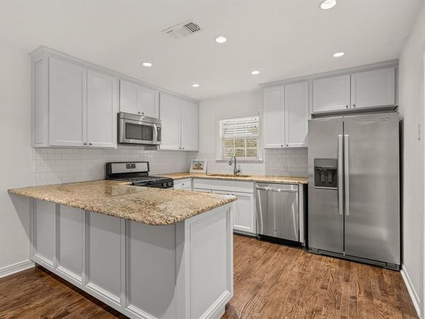 2725 Wayside Avenue, Fort Worth, TX 76110