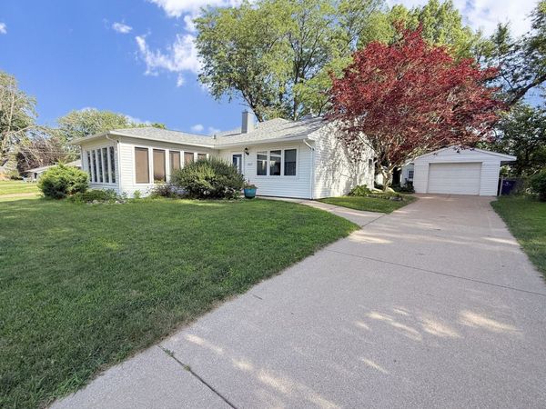 2822 28th Avenue , Rock Island, IL 61201
