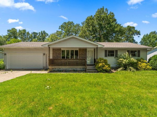 9082 Estates Drive , DeMotte, IN 46310