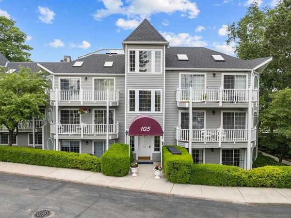105 Park Avenue, Unit 101, Charlevoix, MI 49720