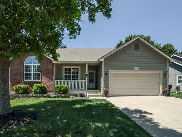 1320 Pin Oak Circle, Ottawa, KS 66067