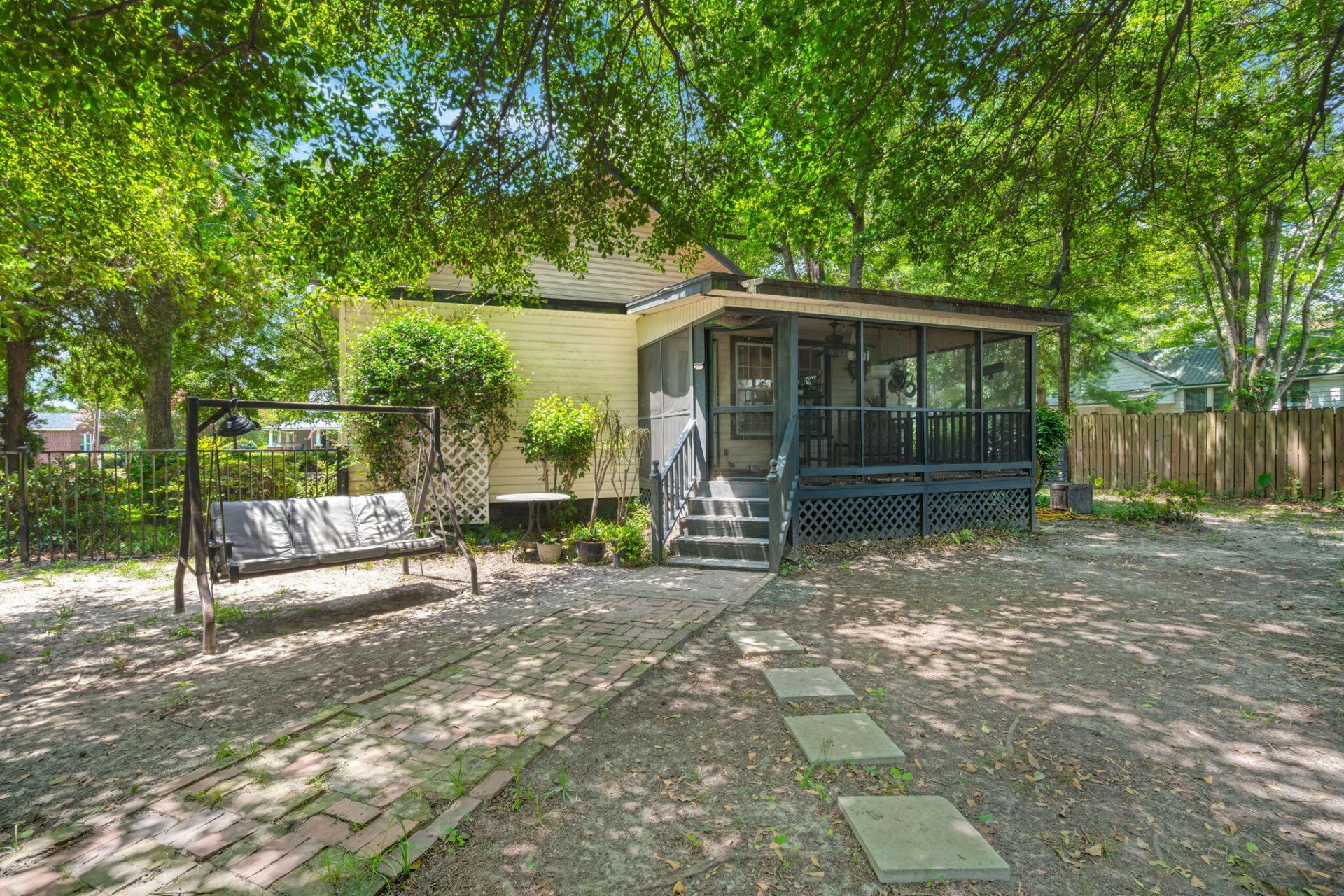 504 W Raysor Street Photo 16