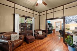 504 W Raysor Street photo 4