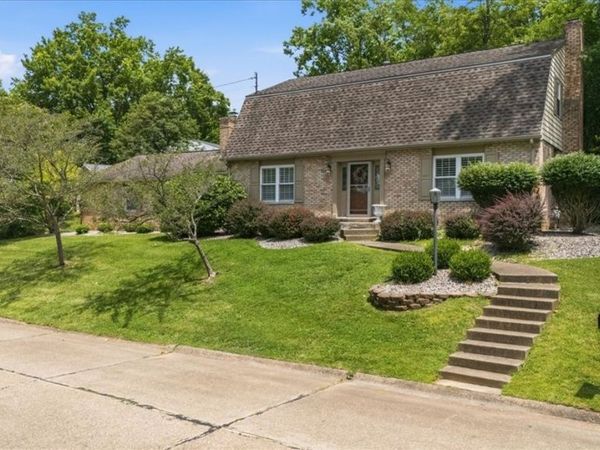 27 Ashwood Place, Vienna, WV 26105