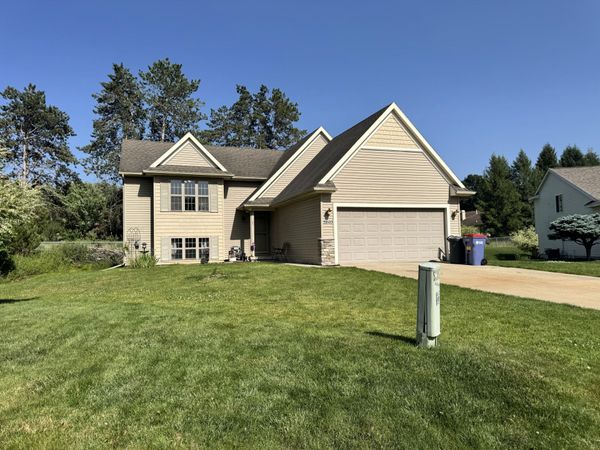 2840 Stonewood Court NW, Grand Rapids, MI 49504