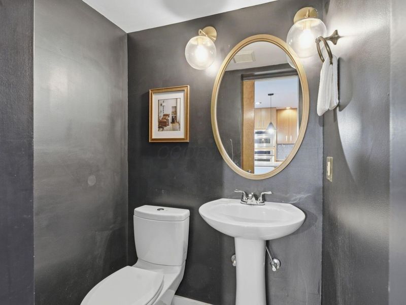 2281 Northwest Boulevard, Columbus, OH 43221 Photo 22