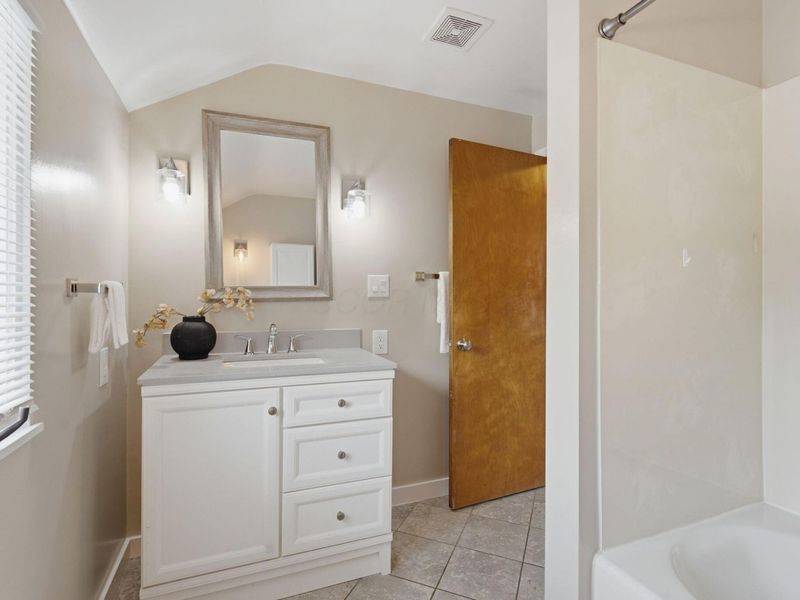 2281 Northwest Boulevard, Columbus, OH 43221 Photo 26