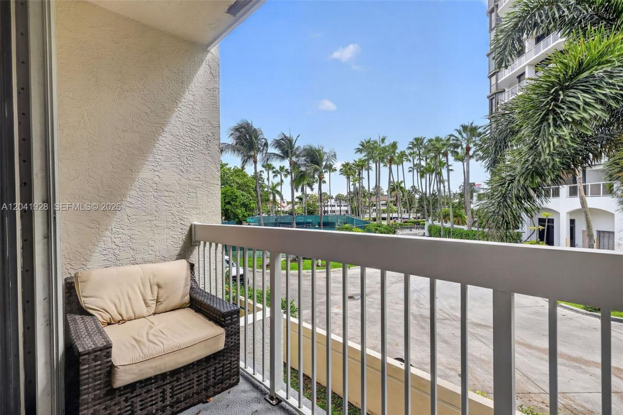 21391 Marina Cove Cir , Unit 19-K, Aventura, FL 33180 Photo