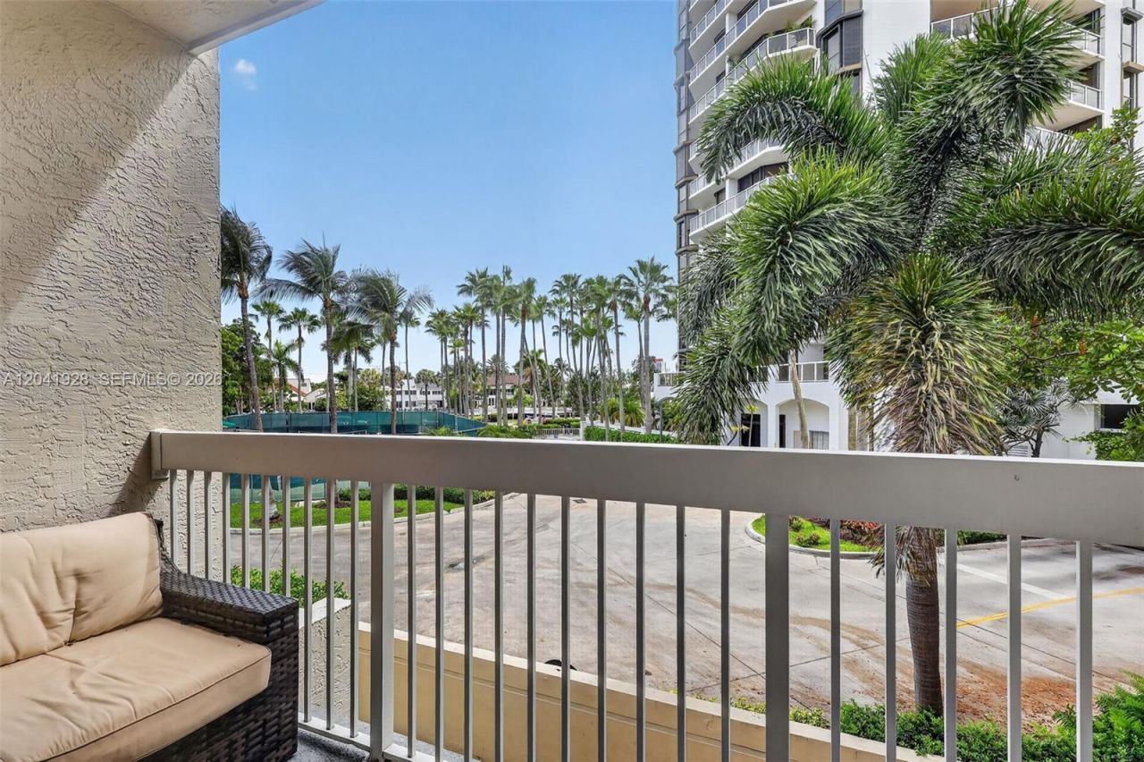 21391 Marina Cove Cir , Unit 19-K, Aventura, FL 33180 Photo
