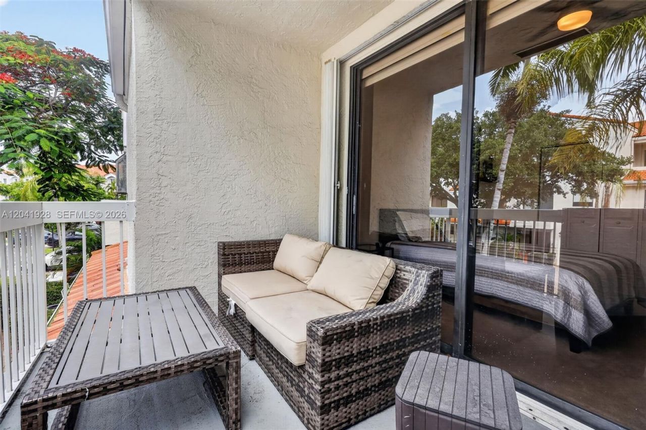 21391 Marina Cove Cir , Unit 19-K, Aventura, FL 33180 Photo