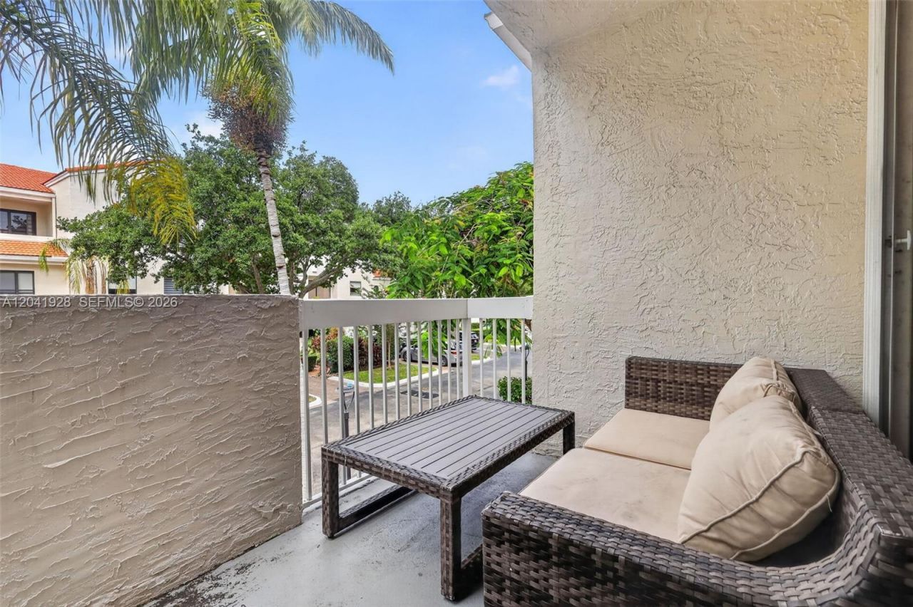 21391 Marina Cove Cir , Unit 19-K, Aventura, FL 33180 Photo