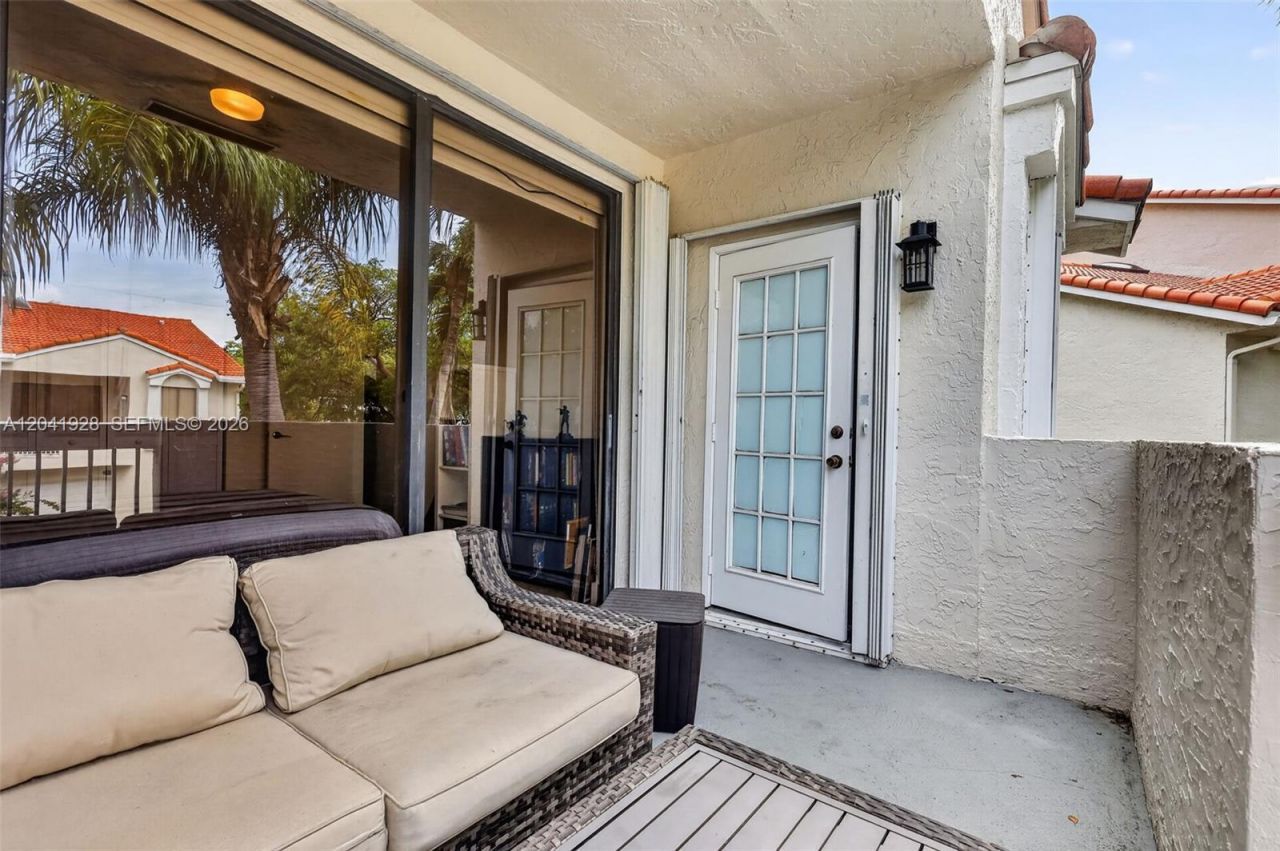 21391 Marina Cove Cir , Unit 19-K, Aventura, FL 33180 Photo