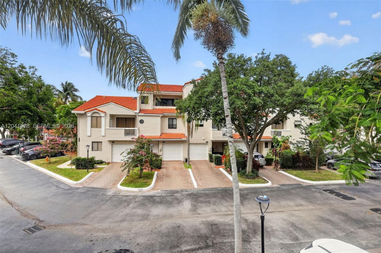 21391 Marina Cove Cir , Unit 19-K, Aventura, FL 33180 Photo