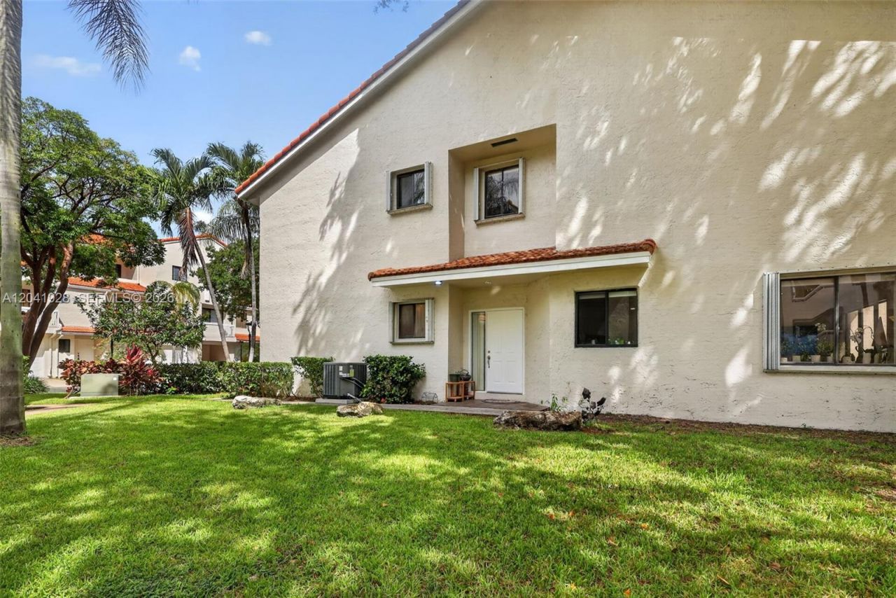 21391 Marina Cove Cir , Unit 19-K, Aventura, FL 33180 Photo