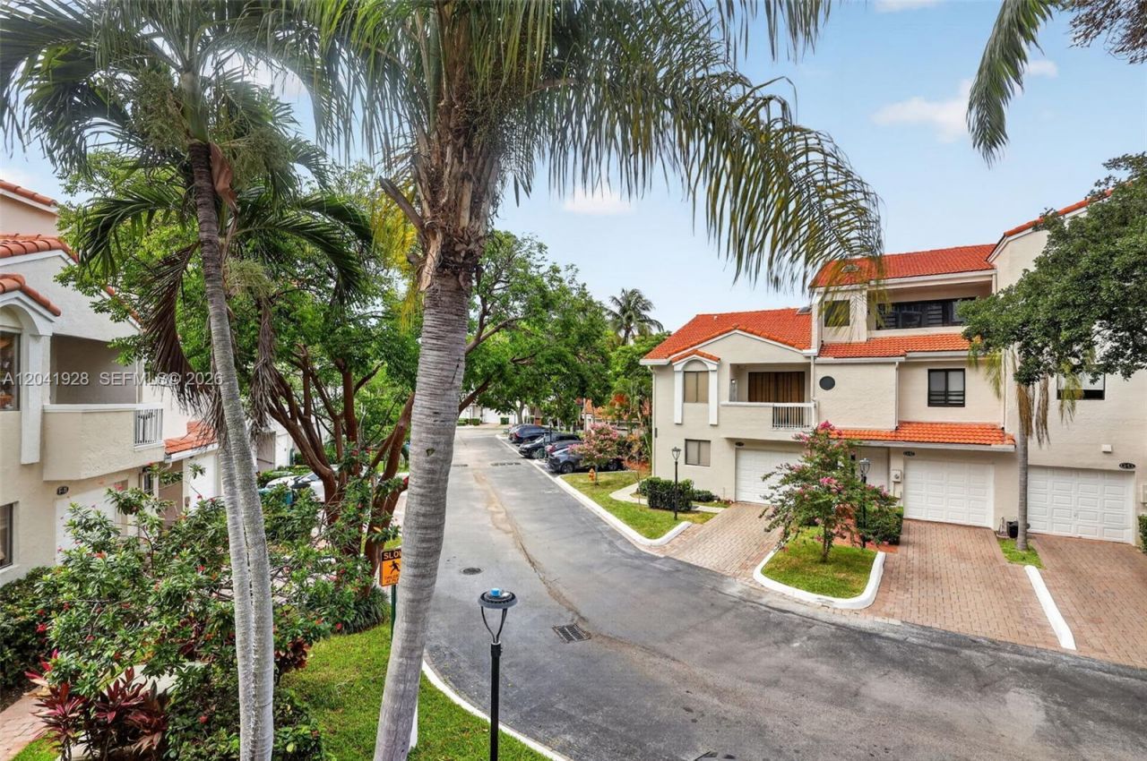 21391 Marina Cove Cir , Unit 19-K, Aventura, FL 33180 Photo