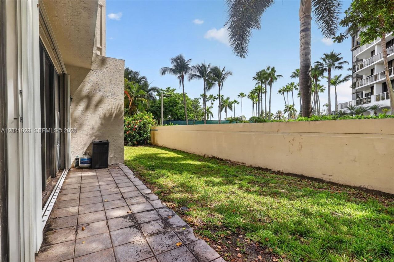 21391 Marina Cove Cir , Unit 19-K, Aventura, FL 33180 Photo