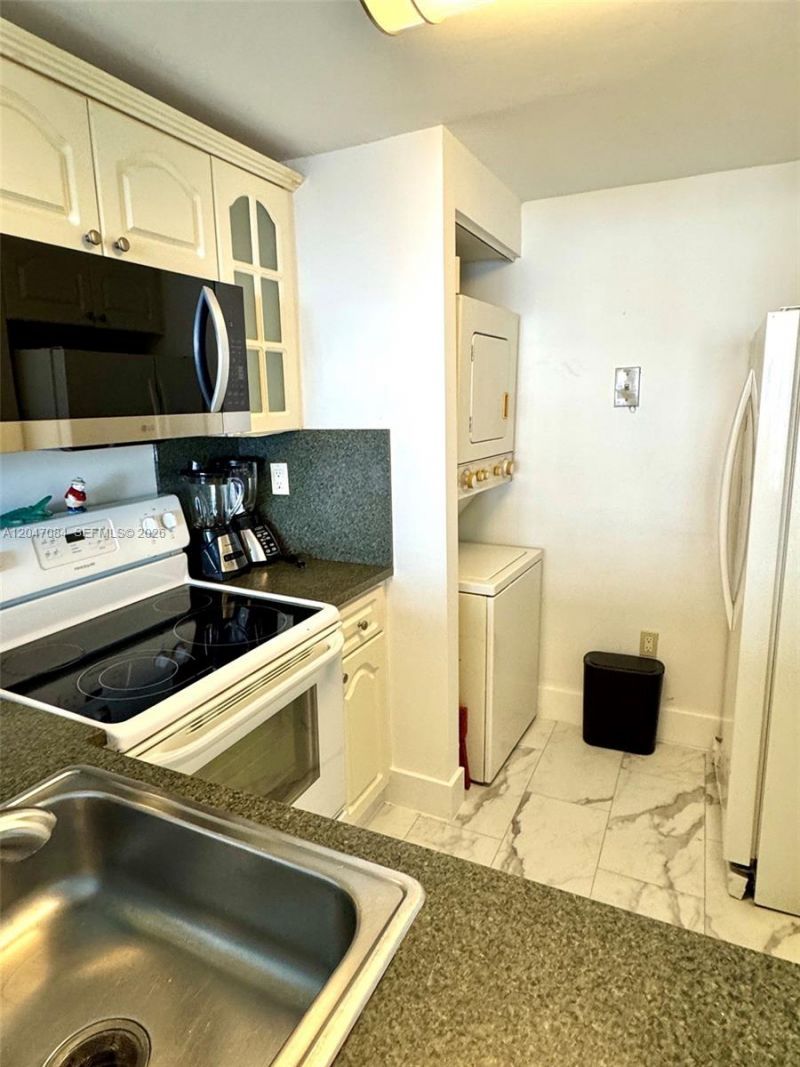 600 NE 36th St , Unit 609, Miami, FL 33137 Photo