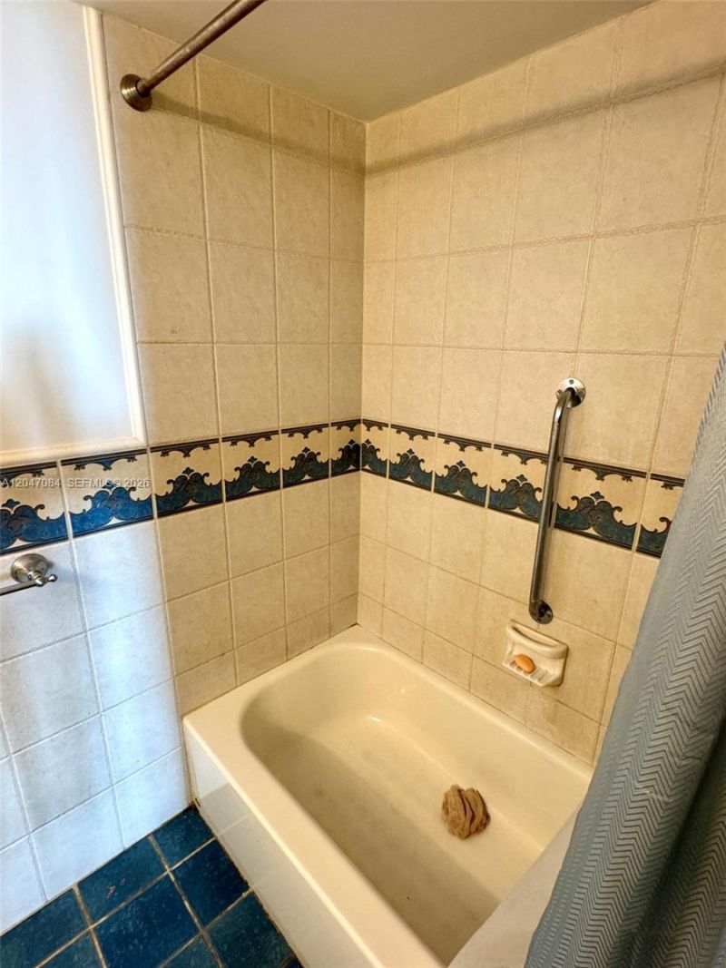 600 NE 36th St , Unit 609, Miami, FL 33137 Photo