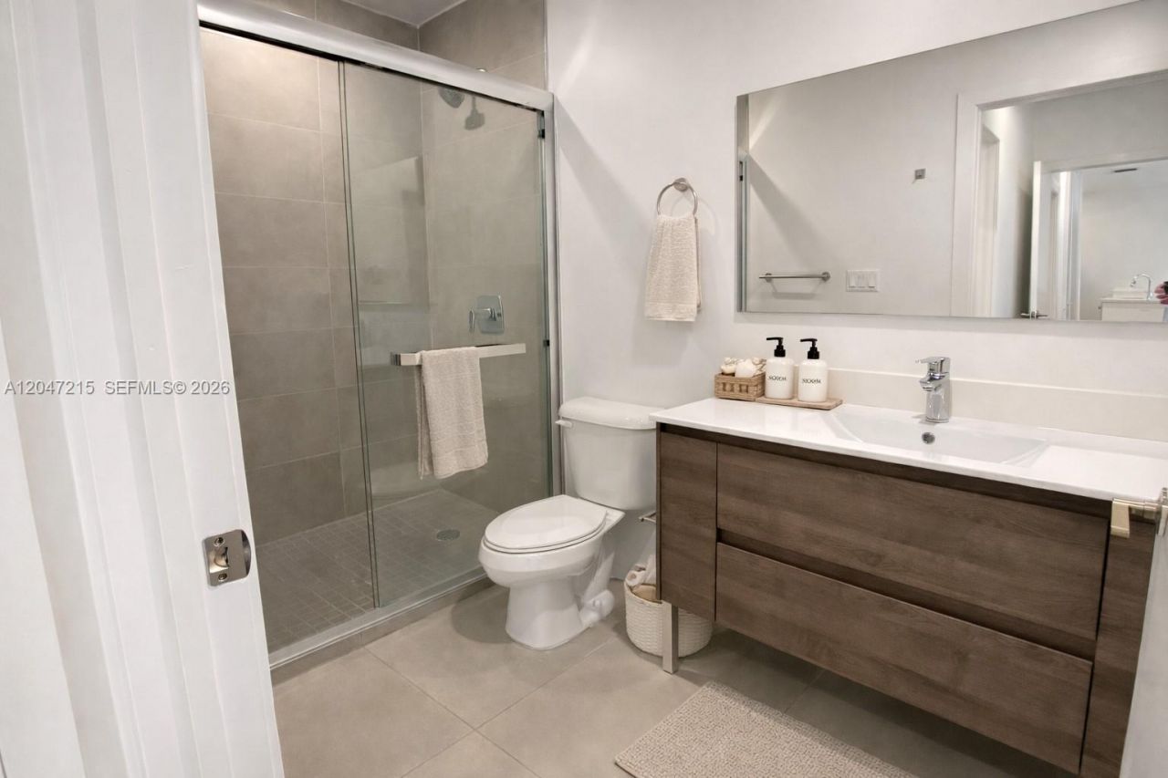 1950 Fletcher St , Unit 305, Hollywood, FL 33020 Photo