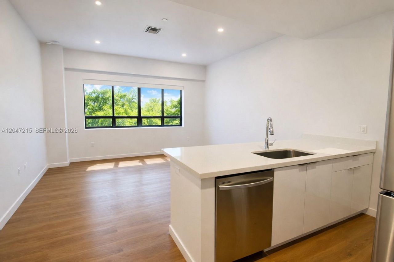 1950 Fletcher St , Unit 305, Hollywood, FL 33020 Photo