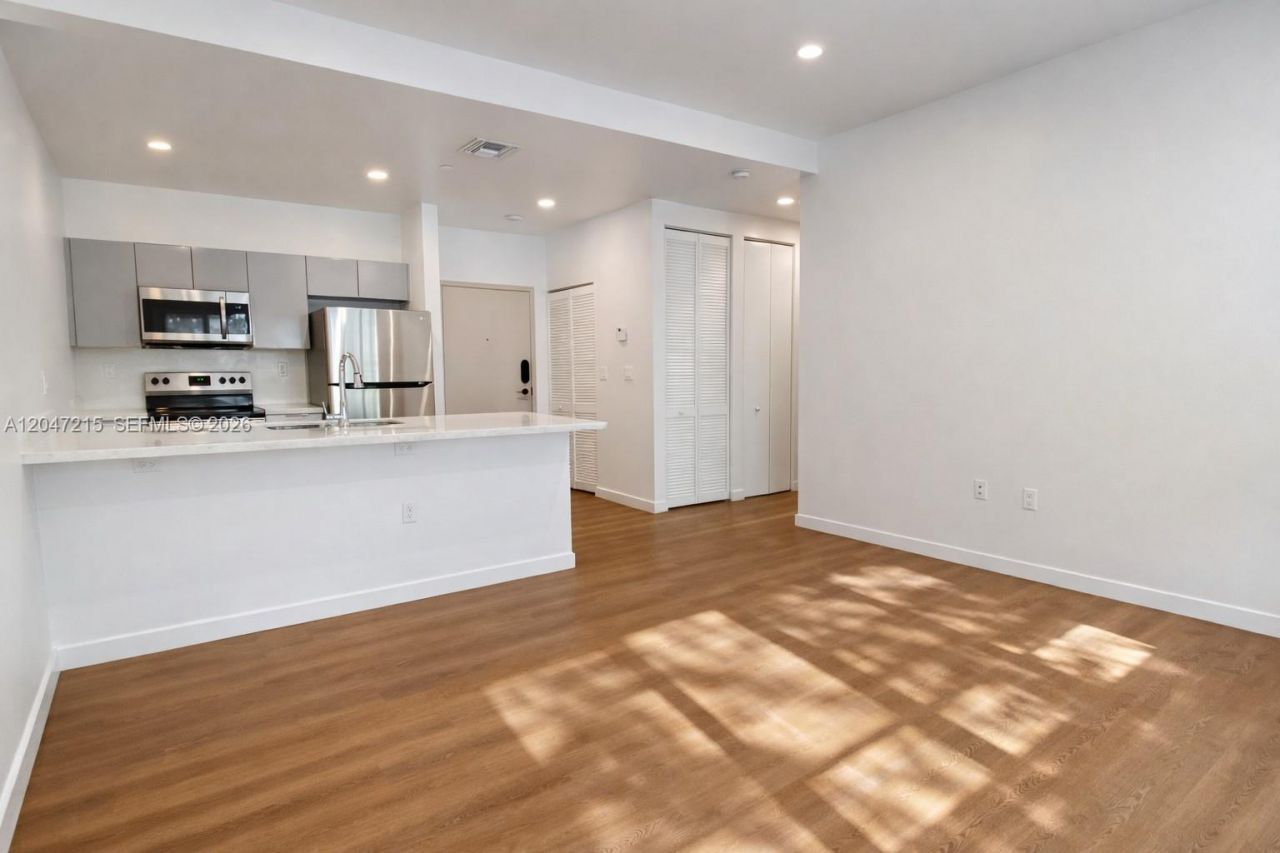 1950 Fletcher St , Unit 305, Hollywood, FL 33020 Photo